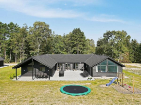 Eight-Bedroom Holiday home in Frederiksværk